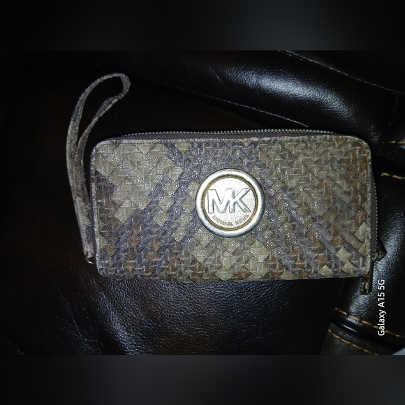 Micheal Kor Double Zip Wristlet - Picture 2 of 6